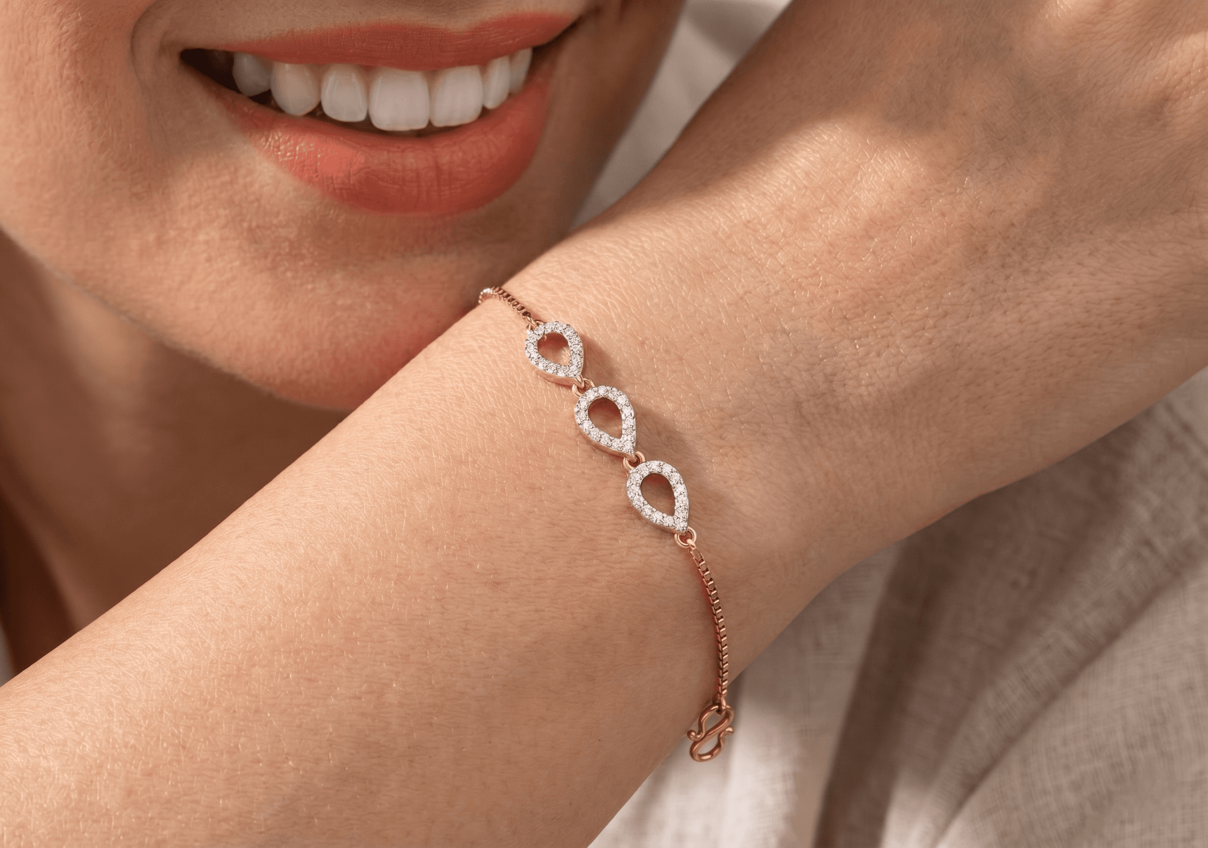 Teardrop Bracelet , 5.5 Inch , Yellow Gold , 18 K