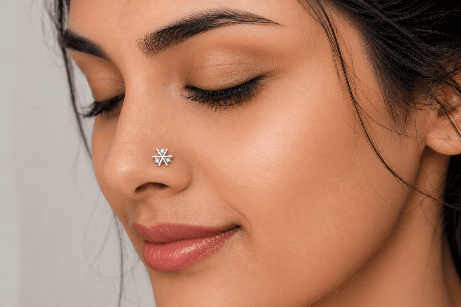 The Prism Linear Nosepin , Yellow Gold , 18 K